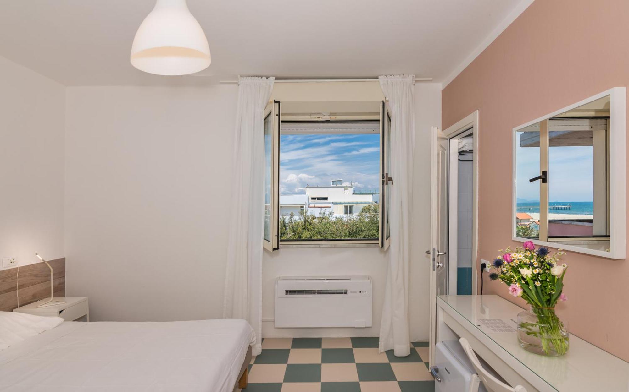 Hotel Happy Marina di Pietrasanta Exterior foto