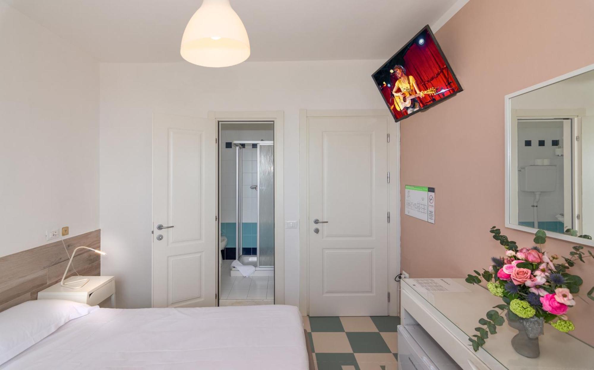 Hotel Happy Marina di Pietrasanta Exterior foto