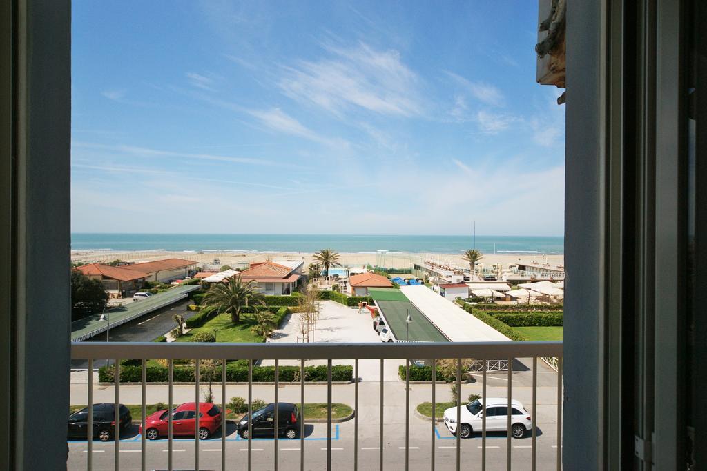 Hotel Happy Marina di Pietrasanta Exterior foto